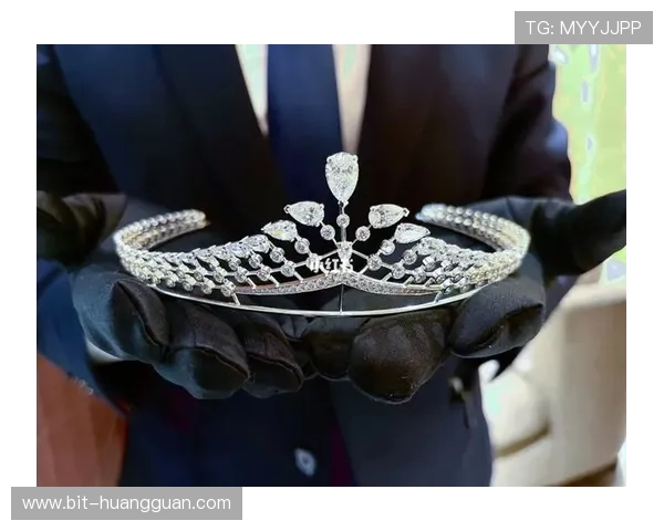 国际皇冠代表全球奢华珠宝的最高水平，彰显尊贵与艺术的完美结合